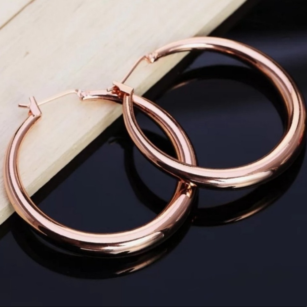 NEW 18K ROSE GOLD 1.5” ROUND HOOP EARRINGS - Picture 2 of 5